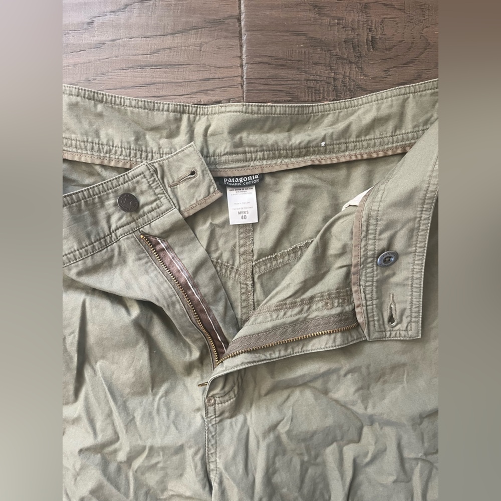 Patagonia Men's Organic Cotton Olive Cargo Shorts - Picture 6 of 10